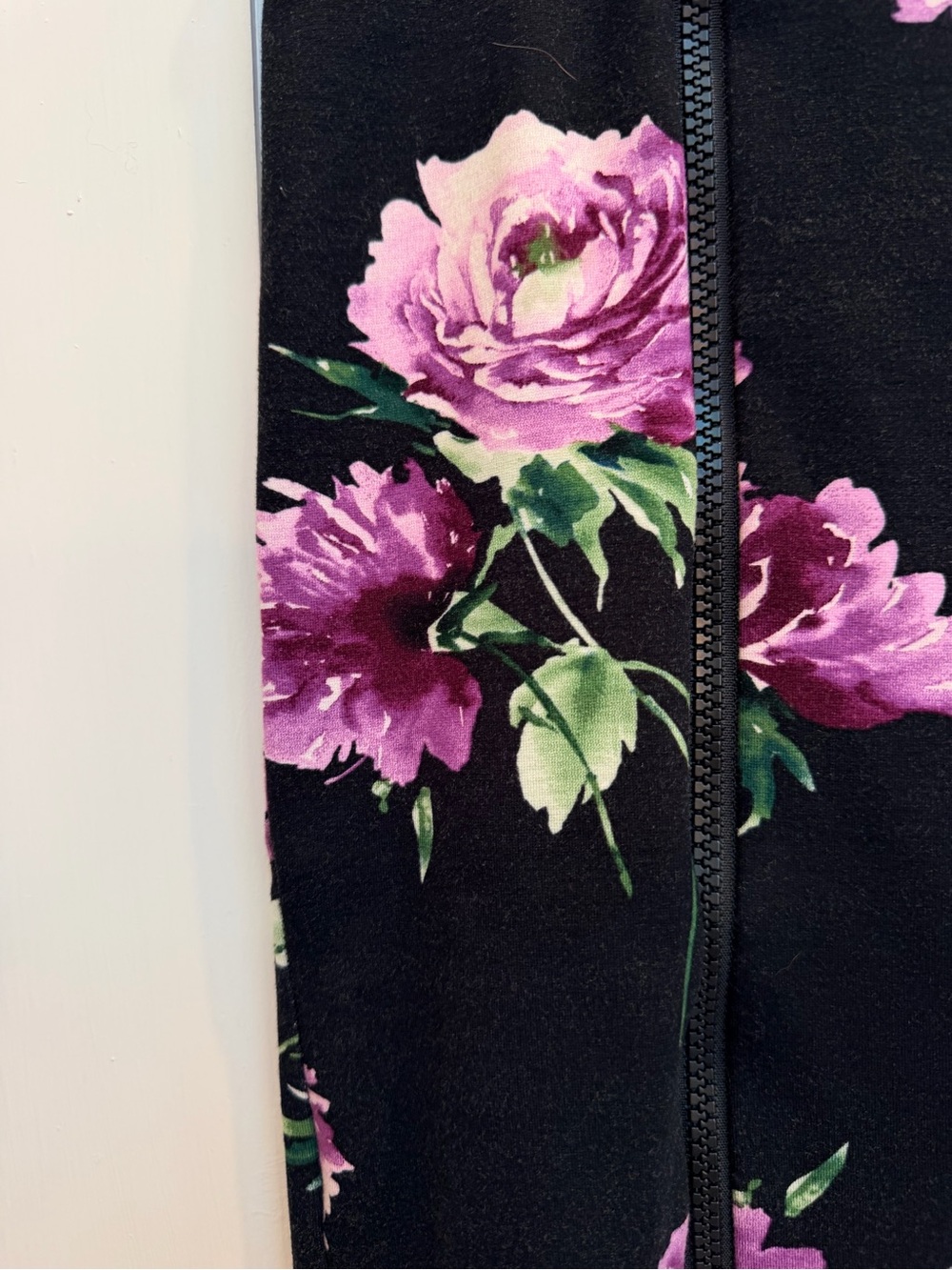 Torrid Retro Y2K Black Floral Pencil Skirt Purple Roses Front Zip Punk Size Med - Picture 2 of 9